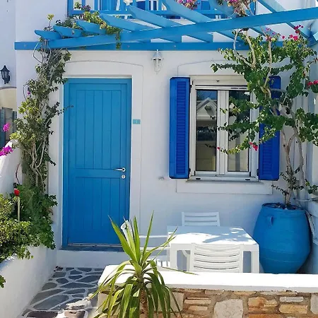 Augusta & Apartment Naousa (Paros)