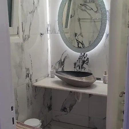 Augusta & Διαμέρισμα Νάουσα