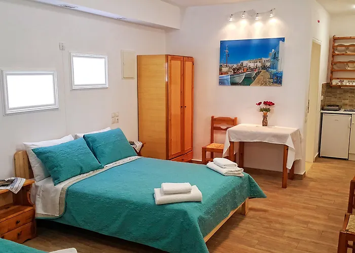 Augusta & Apartment Naousa (Paros)