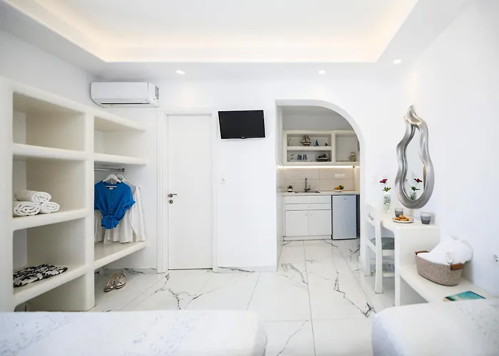 Augusta & Apartment Naousa (Paros)