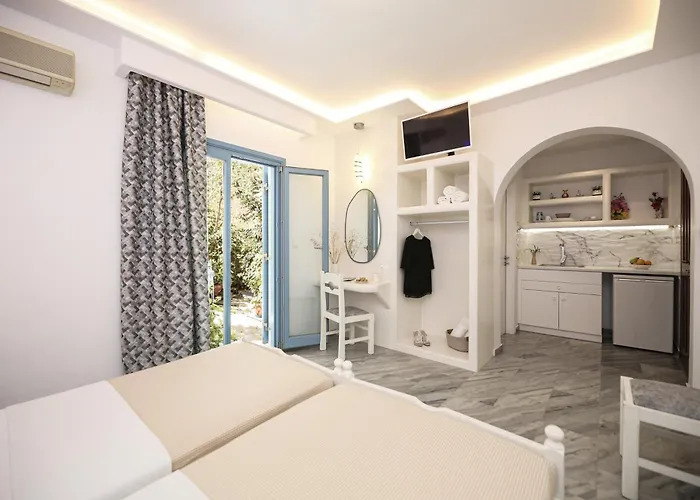 Augusta & * Naousa (Paros)